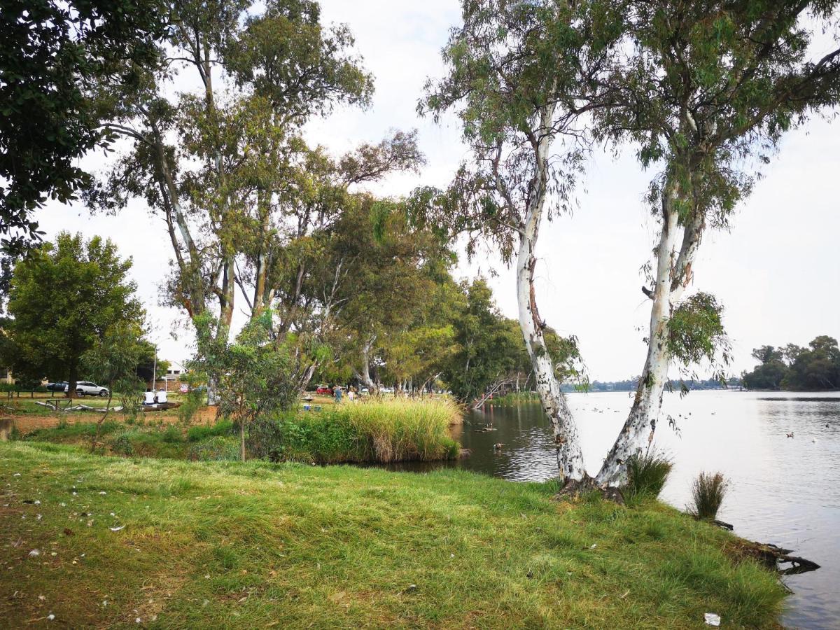 Southy Inn By The Lake Benoni Exterior photo