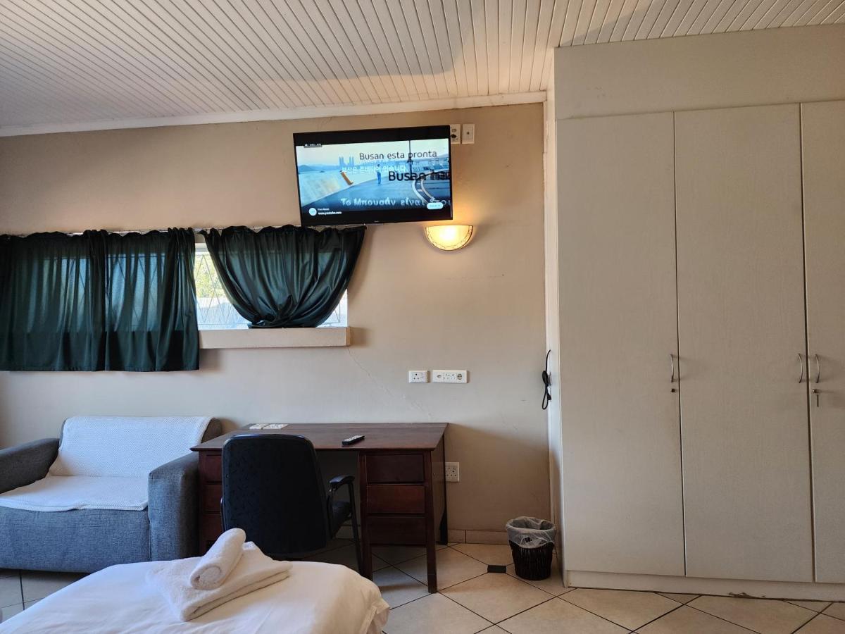 Southy Inn By The Lake Benoni Exterior photo